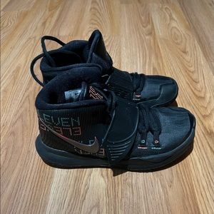 NIKE KYRIE  6 shot clock 2020 Youth Boys top Basketball Eleven sneakers